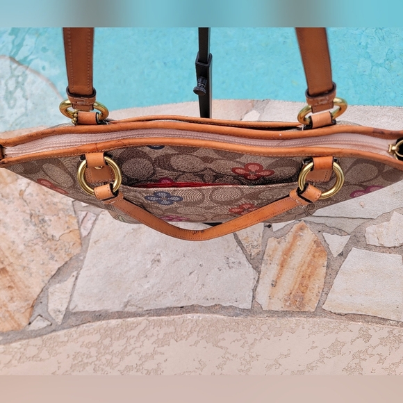Coach Classic Peyton Clover Tote - Picture 6 of 15